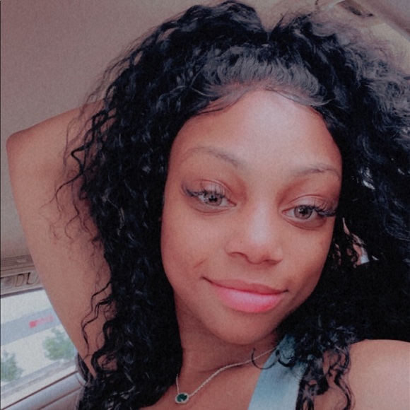 Meet your Posher, Dominique - Picture 1 of 1